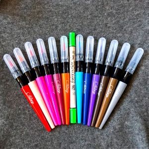 ✨2 for $10✨ Bundle of assorted brush pens!